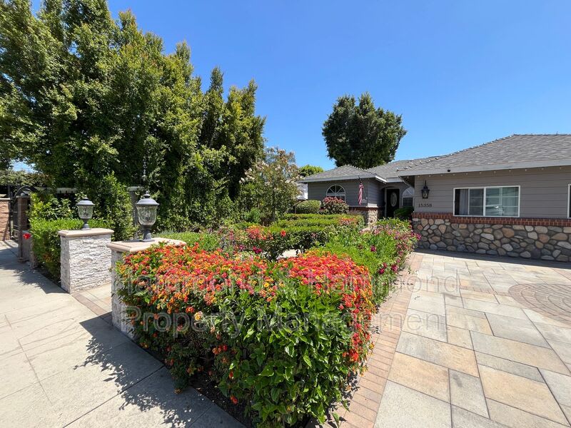 15358 Leadwell St. – photo 2
