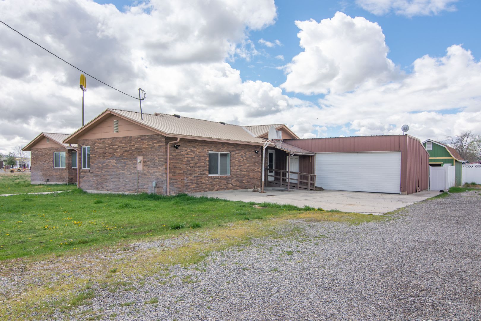 Spacious 3 Bed 2 Bath Brick Home with RV Parking, Shop Space & Large Yard in Tremonton! – photo 2