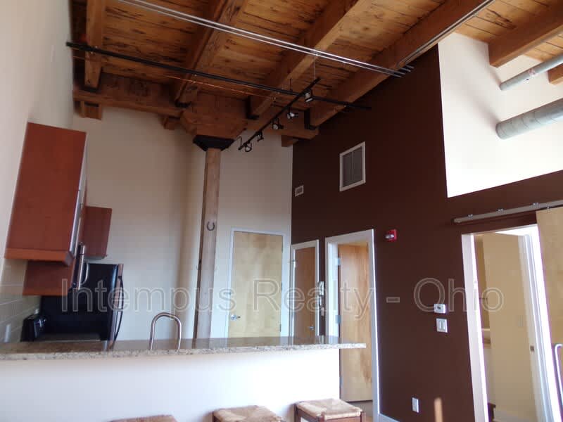 150 E Main St – photo 5