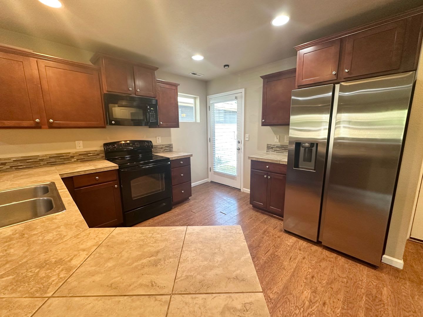 Beautiful 3 Bedroom Home In Parkside Estates – photo 3