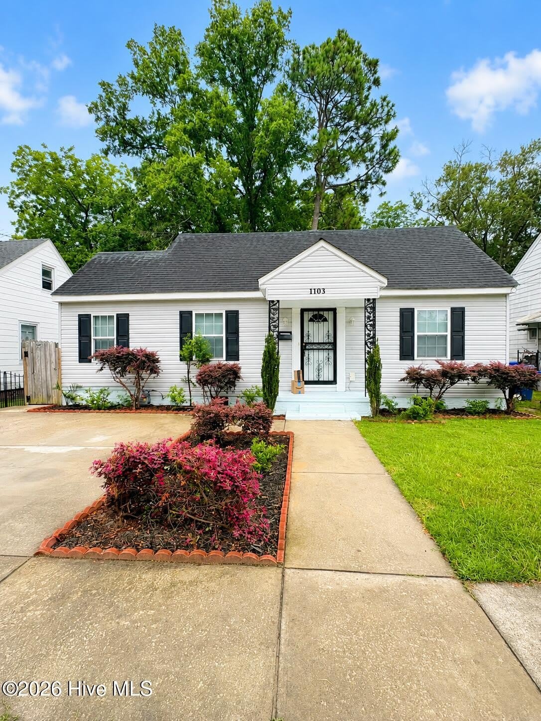 1103 Colonial Avenue – photo 1
