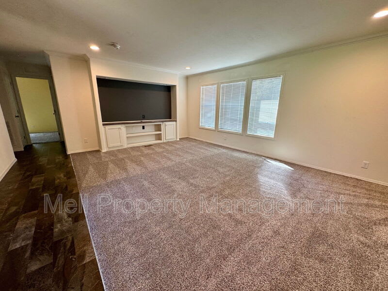 191 E. Parkway Boulevard – photo 3