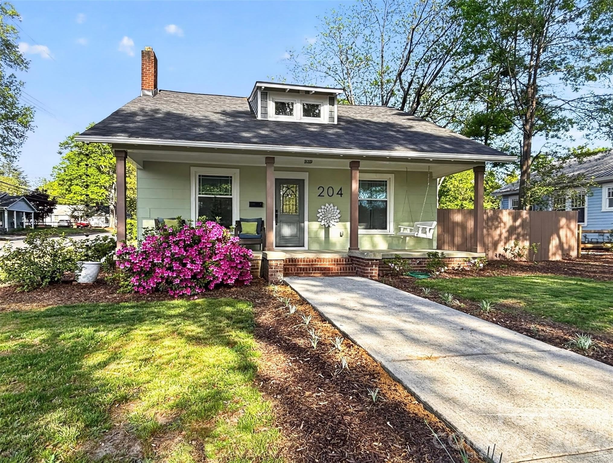 204 E McNeely Avenue – photo 1