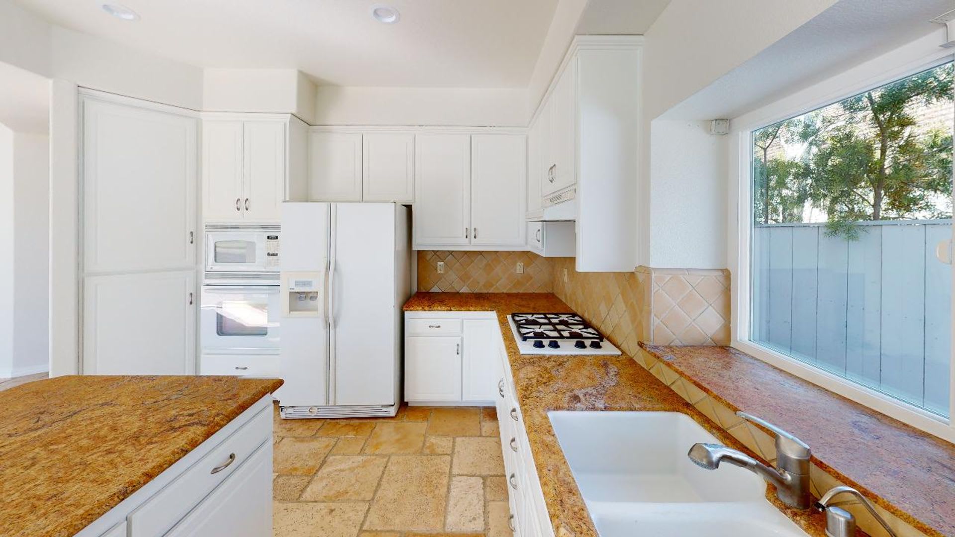 *Lease takeover available in September* 4 Bedroom, 3 Bathroom home with unbeatable views in SLO! – photo 2