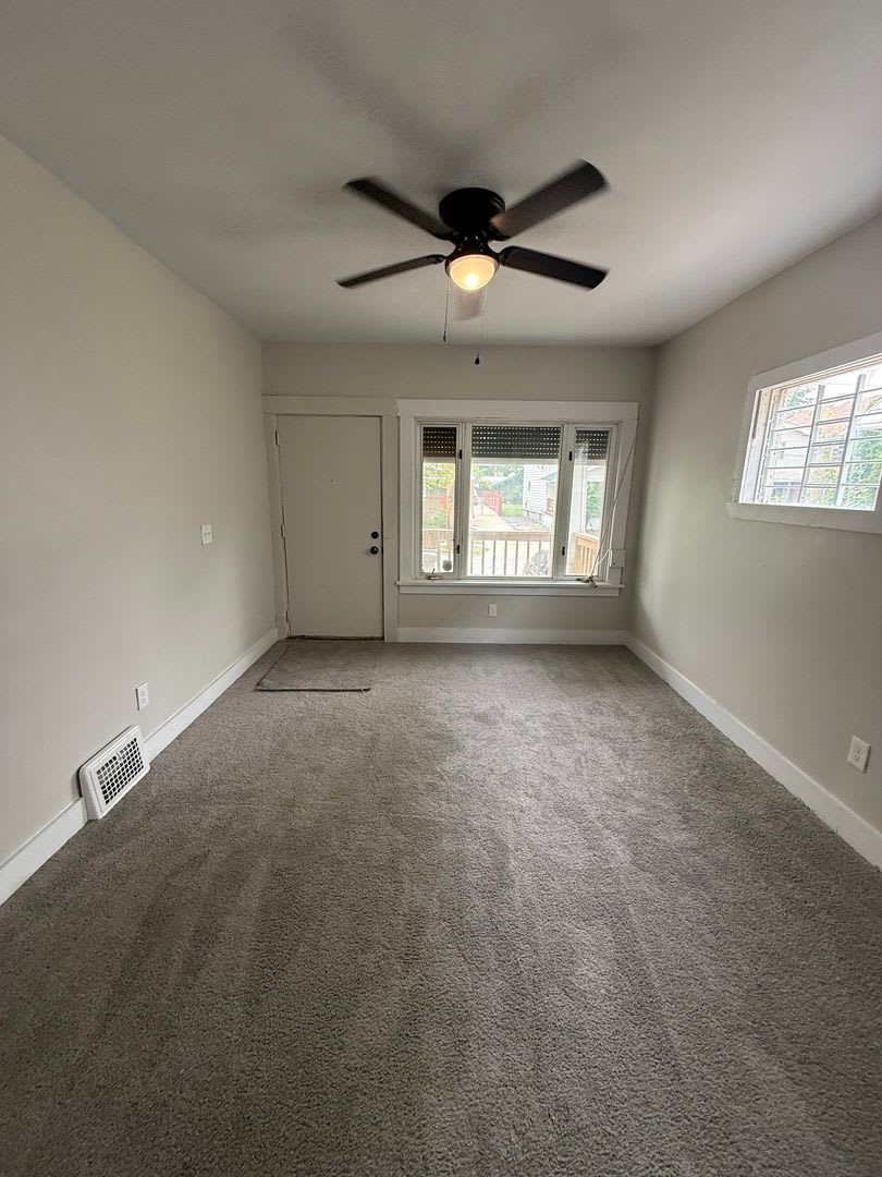 4bd Single Section 8 *1/2 OFF SECURITY DEPOSIT SPECIAL* – photo 2