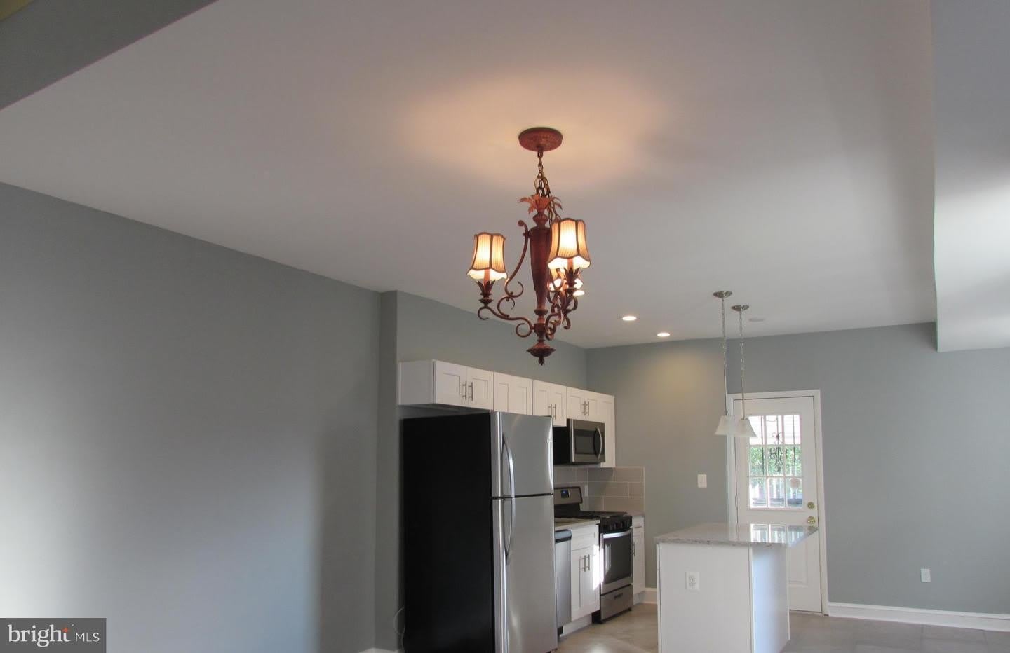 2735 CHESTERFIELD AVE – photo 4