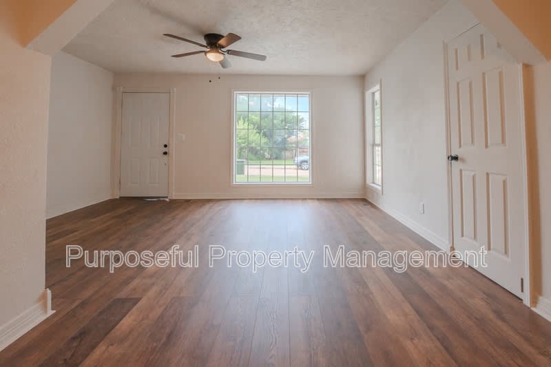 221 West Douglas Drive – photo 5
