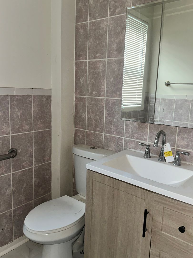 Spacious Home Available for Rent! W/D! Available Now! – photo 3