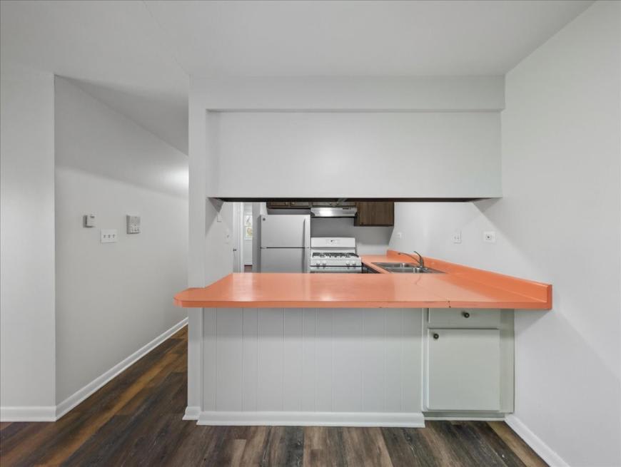 126 W Washington St. – photo 2