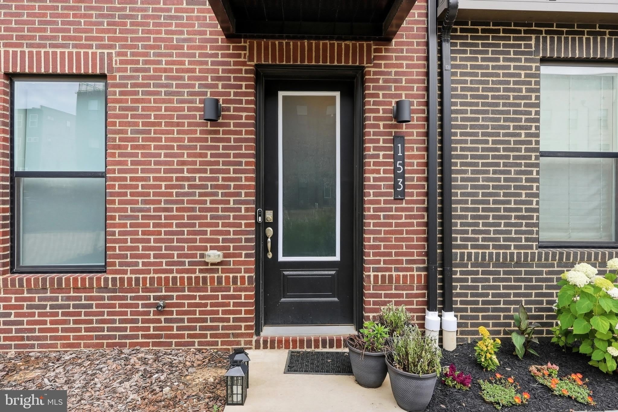 153 Locke St – photo 4