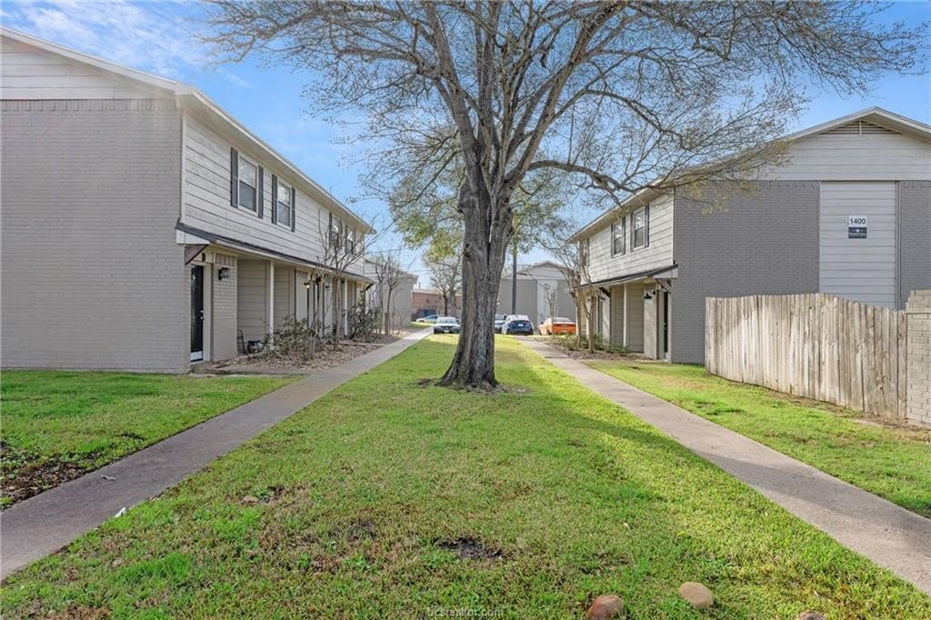 1400 Summit Street – photo 2