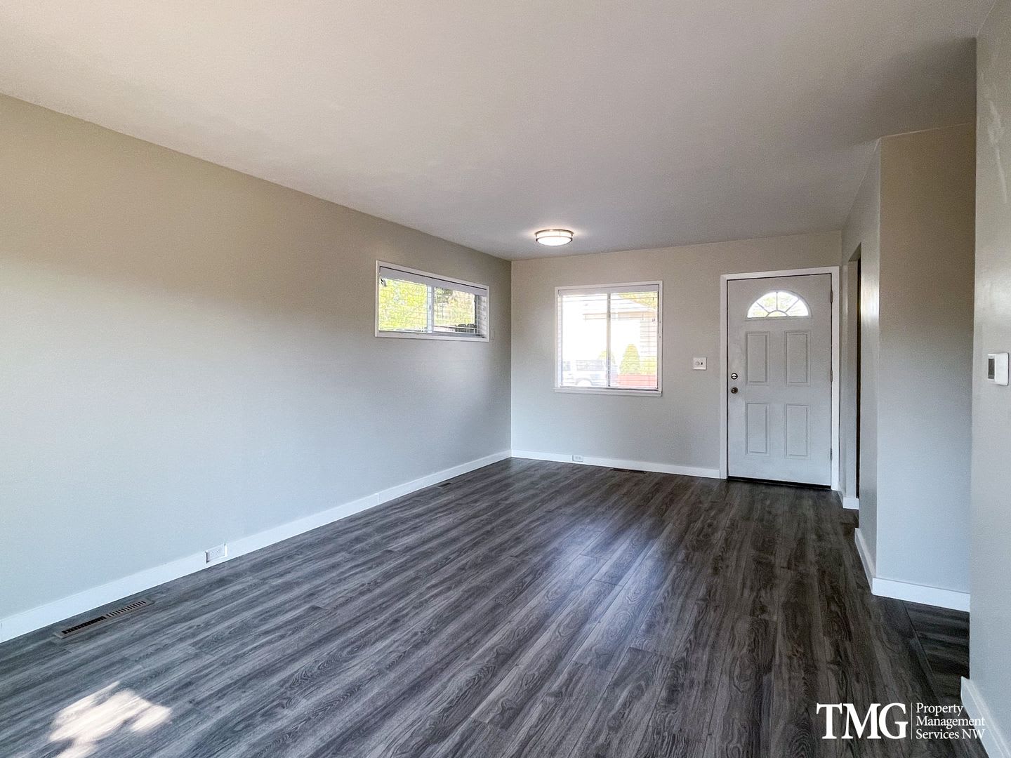 Remodeled Rambler For Rent New Floors New Bathroom Fully Fenced Yard Pets Welcome – photo 3