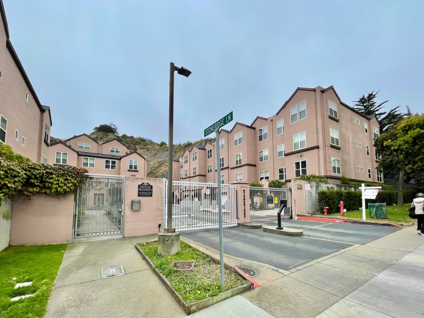 2BD/2BA Spacious Crocker Amazon Condo, Gated Community, Parking! Laundry! PROGRESSIVE – photo 2