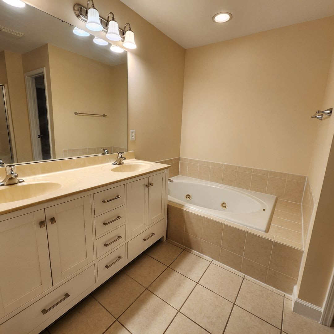 Spacious Townhome for Rent – photo 5
