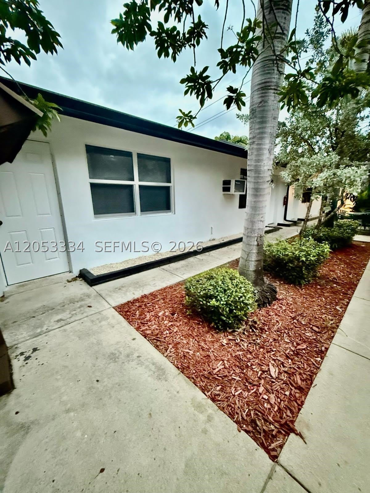 1240 NE 12th Ave – photo 4