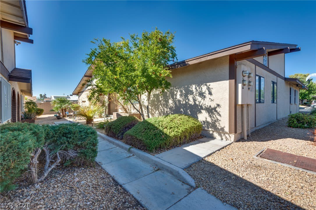 5829 Smoke Ranch Road – photo 2