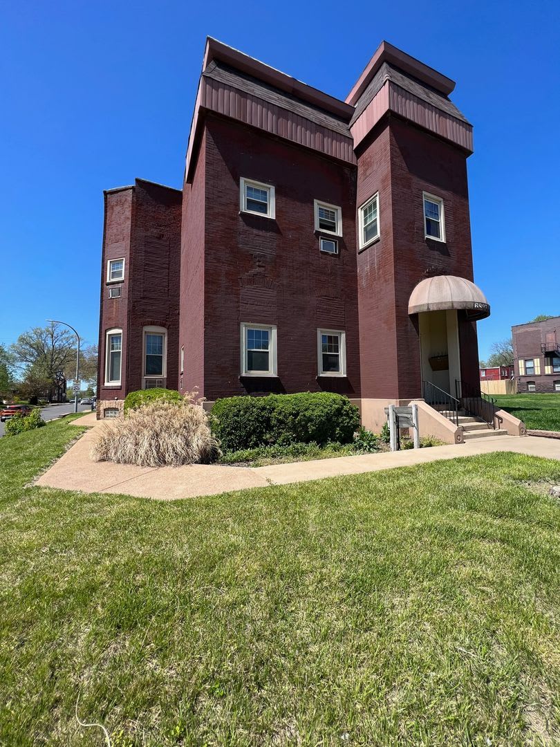 6827 Michigan Ave 8 – photo 1