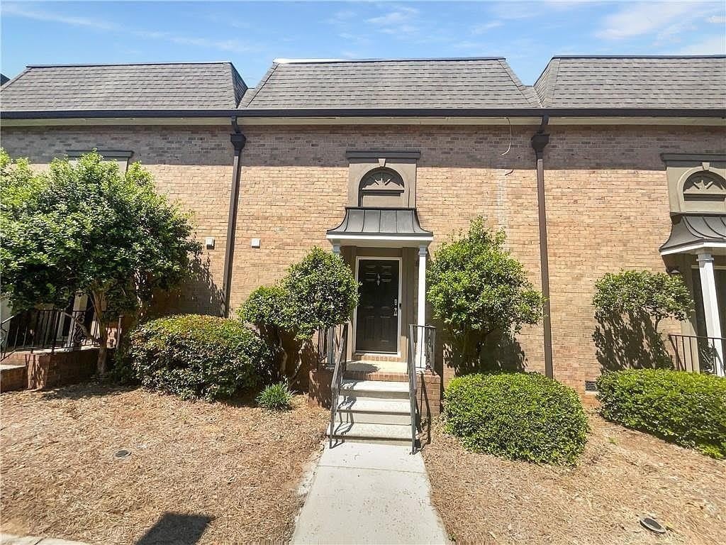 6980 Roswell Road – photo 1