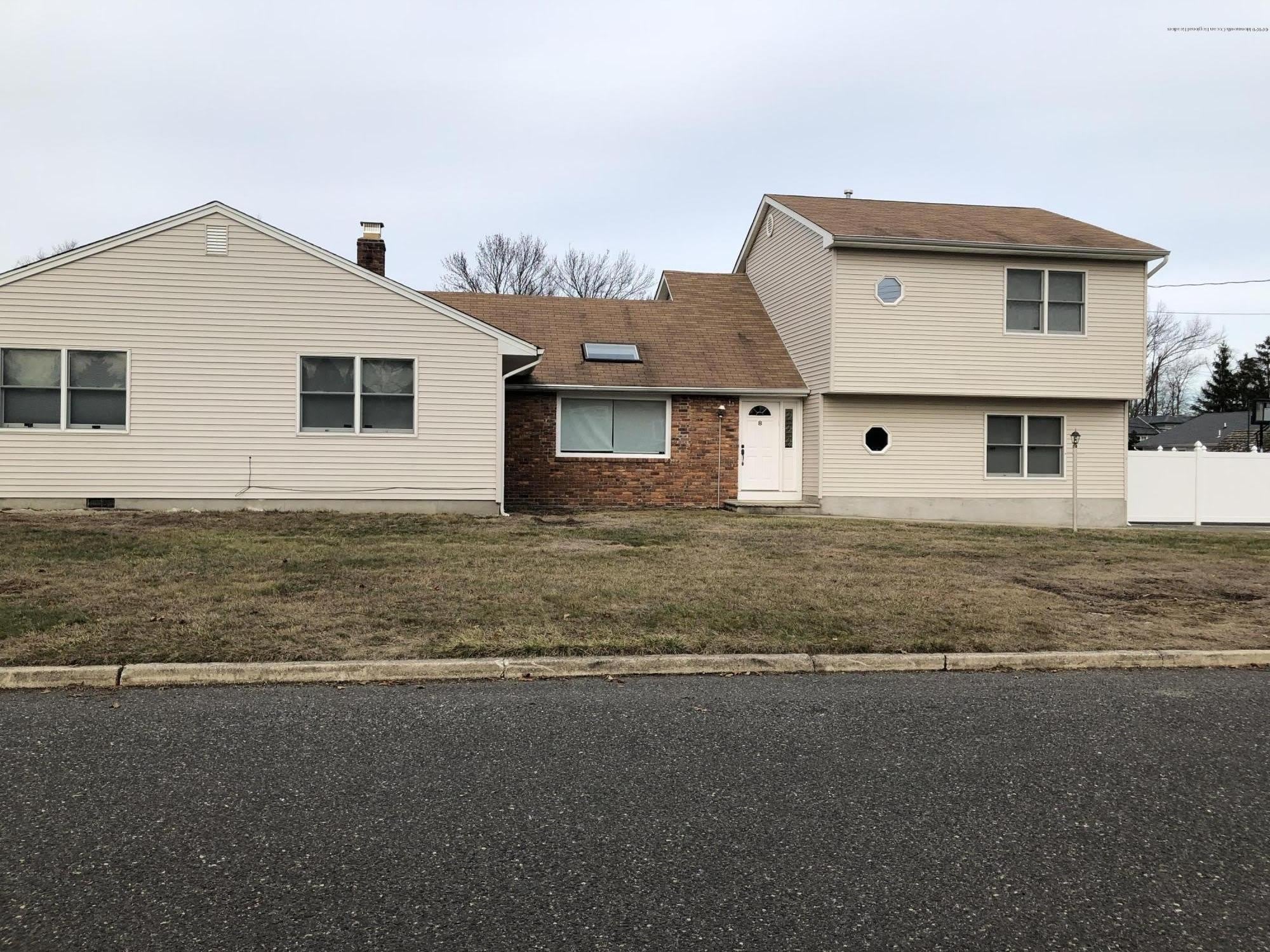 8 Dwight Drive – photo 1