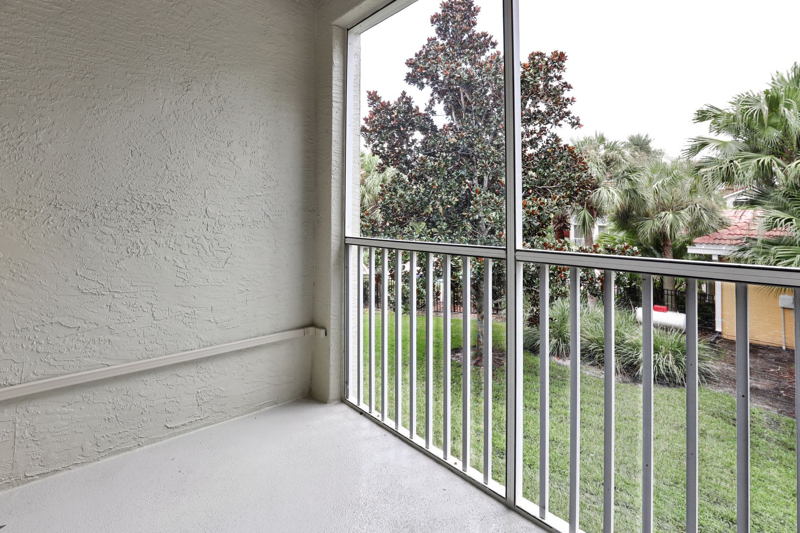3bd/3bth In Las Palmas, Near UTC w/ Garage – photo 2