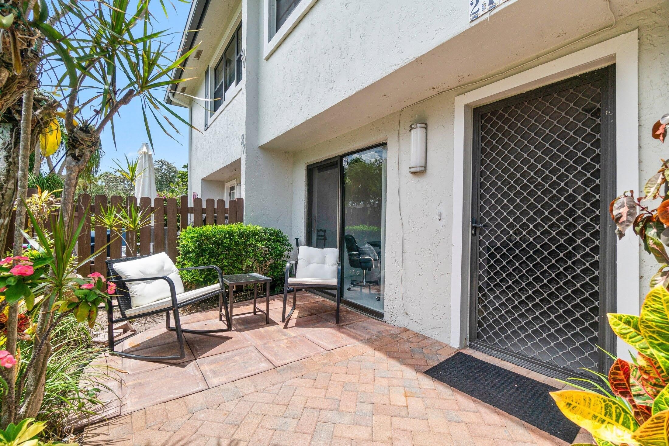 27 Southport Lane – photo 2