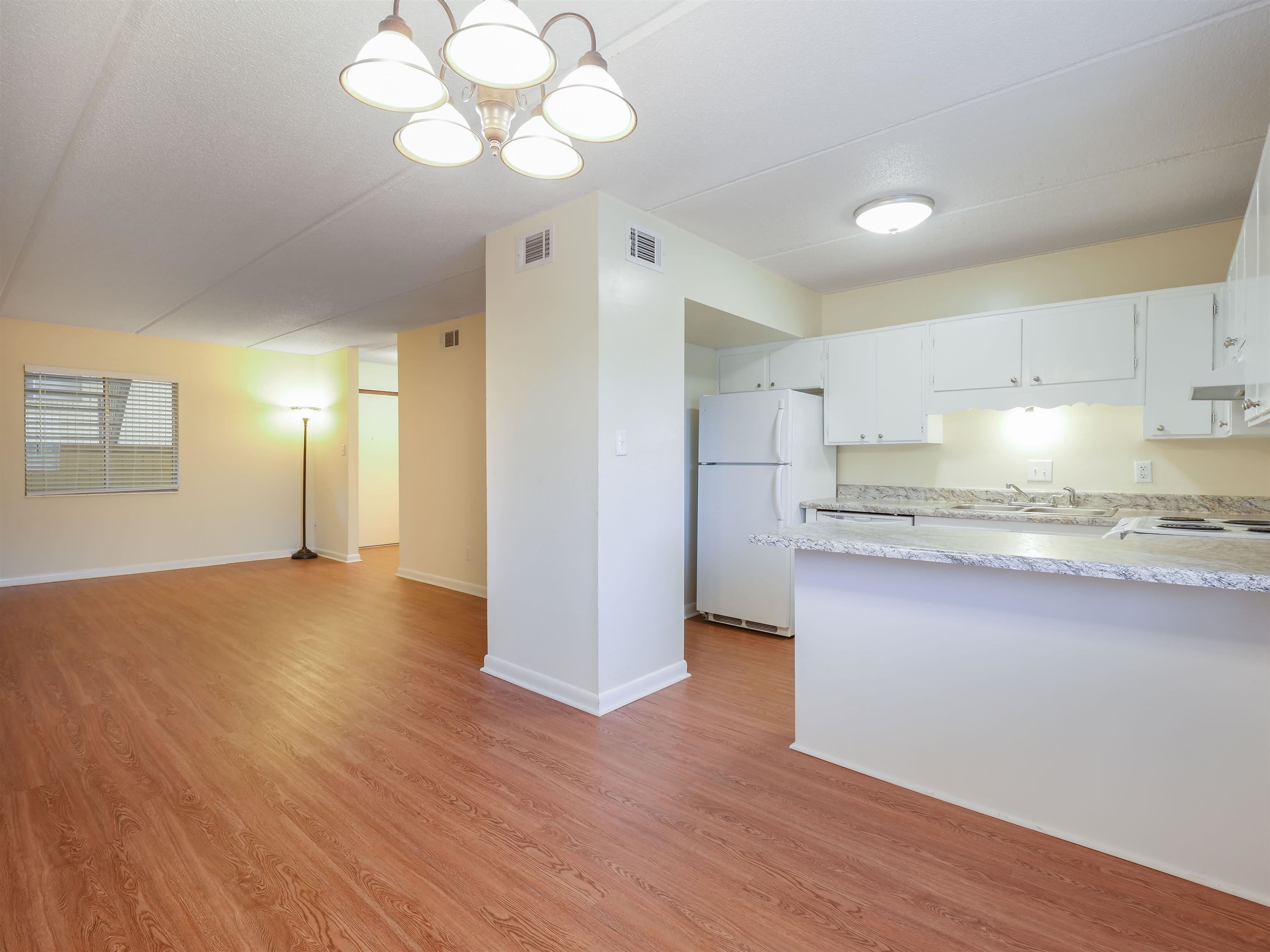 545 E 7Th Avenue – photo 1