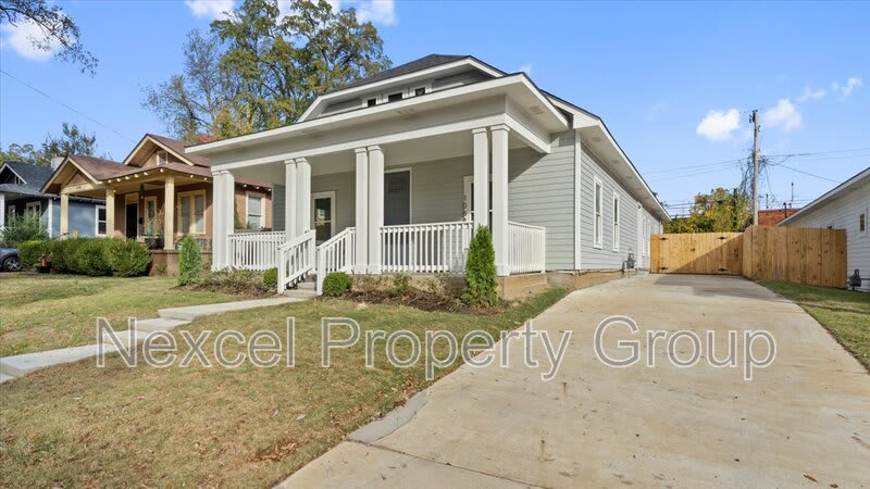 1068 Bruce Street – photo 2