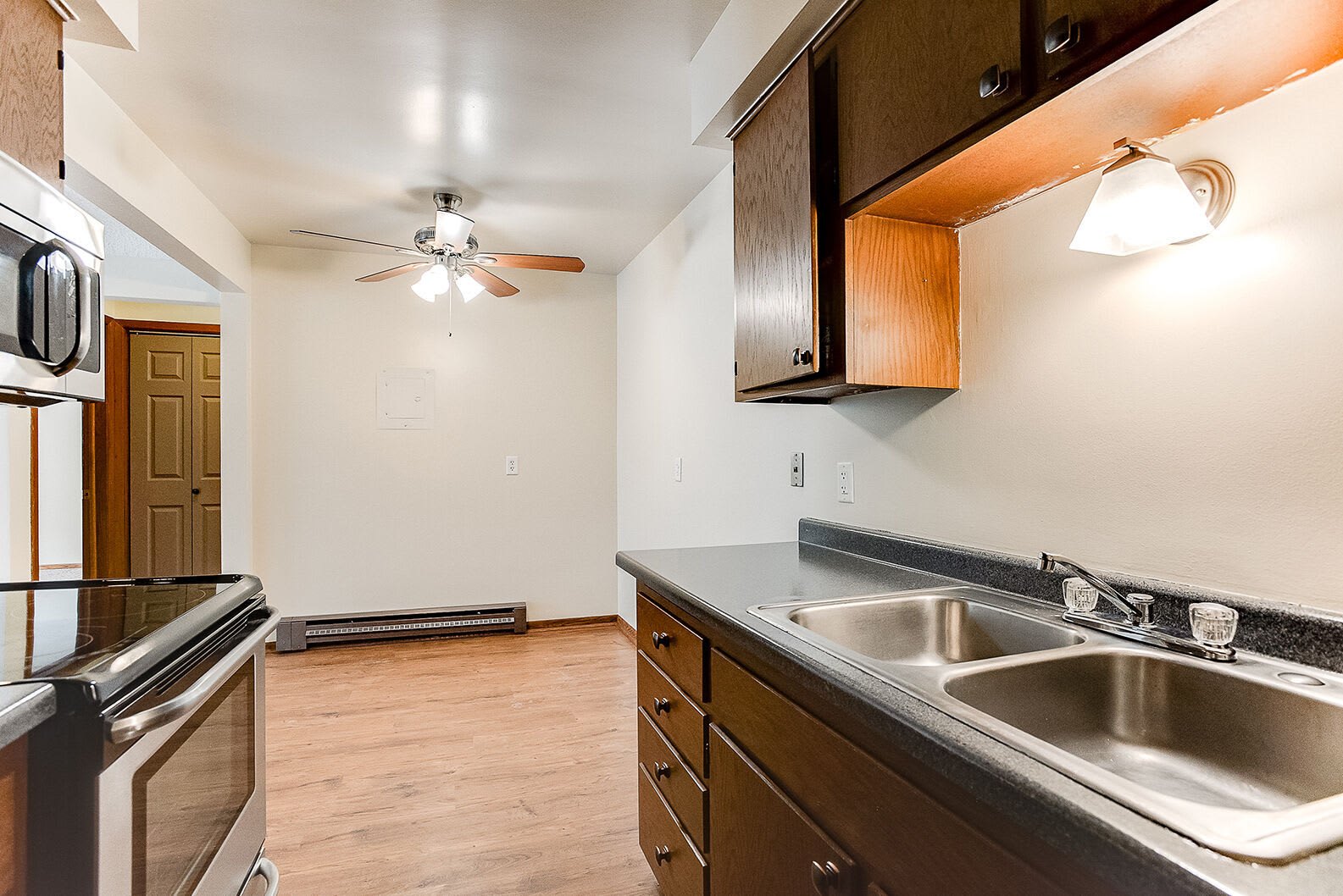 Eat Street Apartments – photo 4