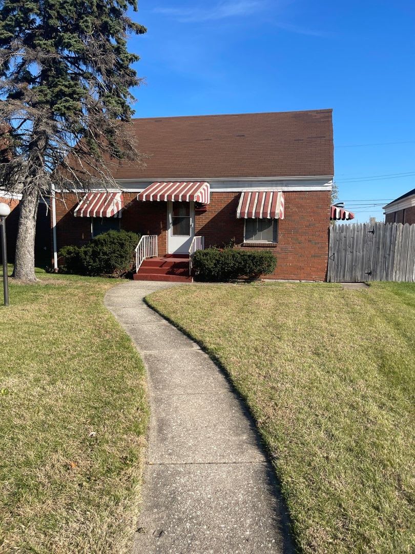 Cute 3 bed 1 bath with detached Garage – photo 4