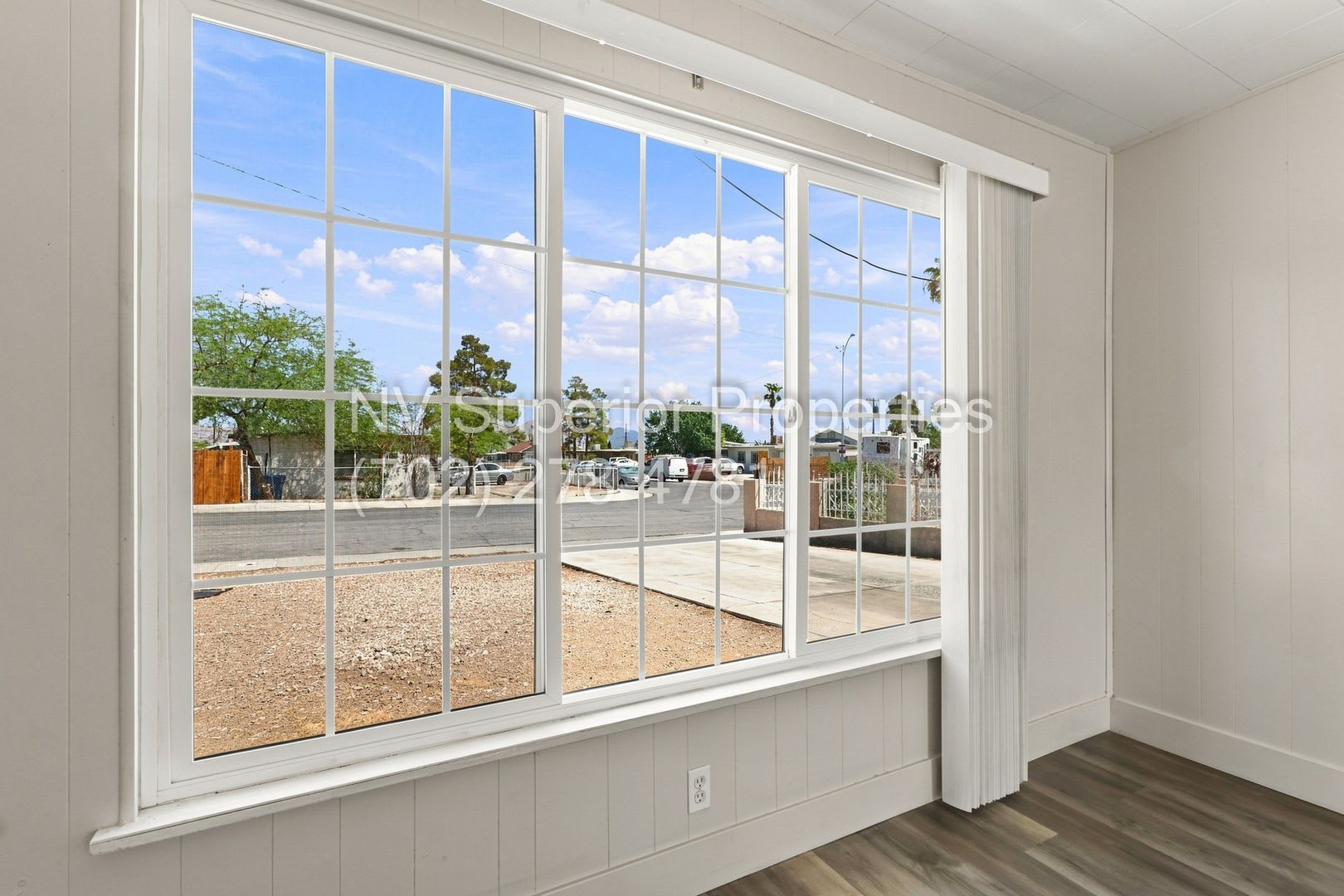 Nlv Single Story 3 Bedrooms Carport Big Lot Patio In Back Yard No Carpet Vinyl Plank Through Out – photo 5