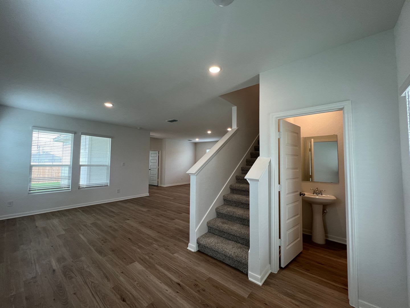Beautiful 4/2.5 home in Hannah Heights – photo 5