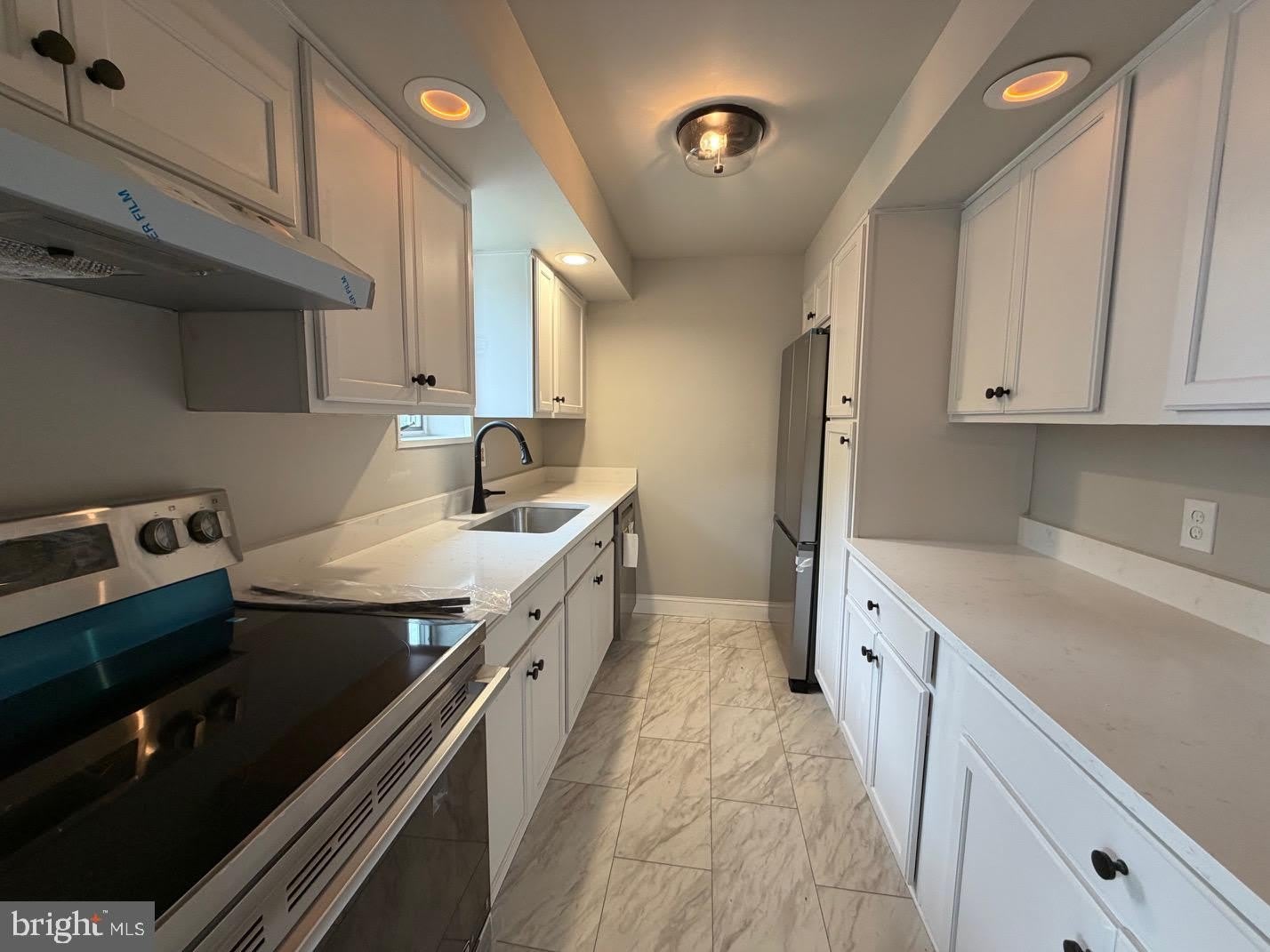 124 ROBBINS Avenue – photo 2