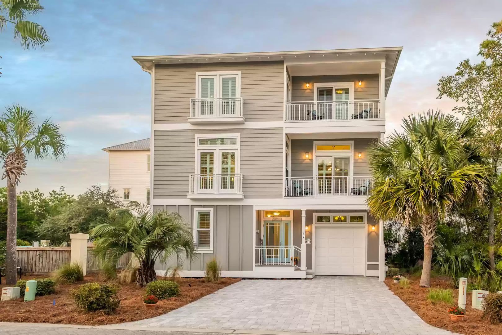 Remodeled 5 bedroom house with bikes – walking distance to the beach – photo 1