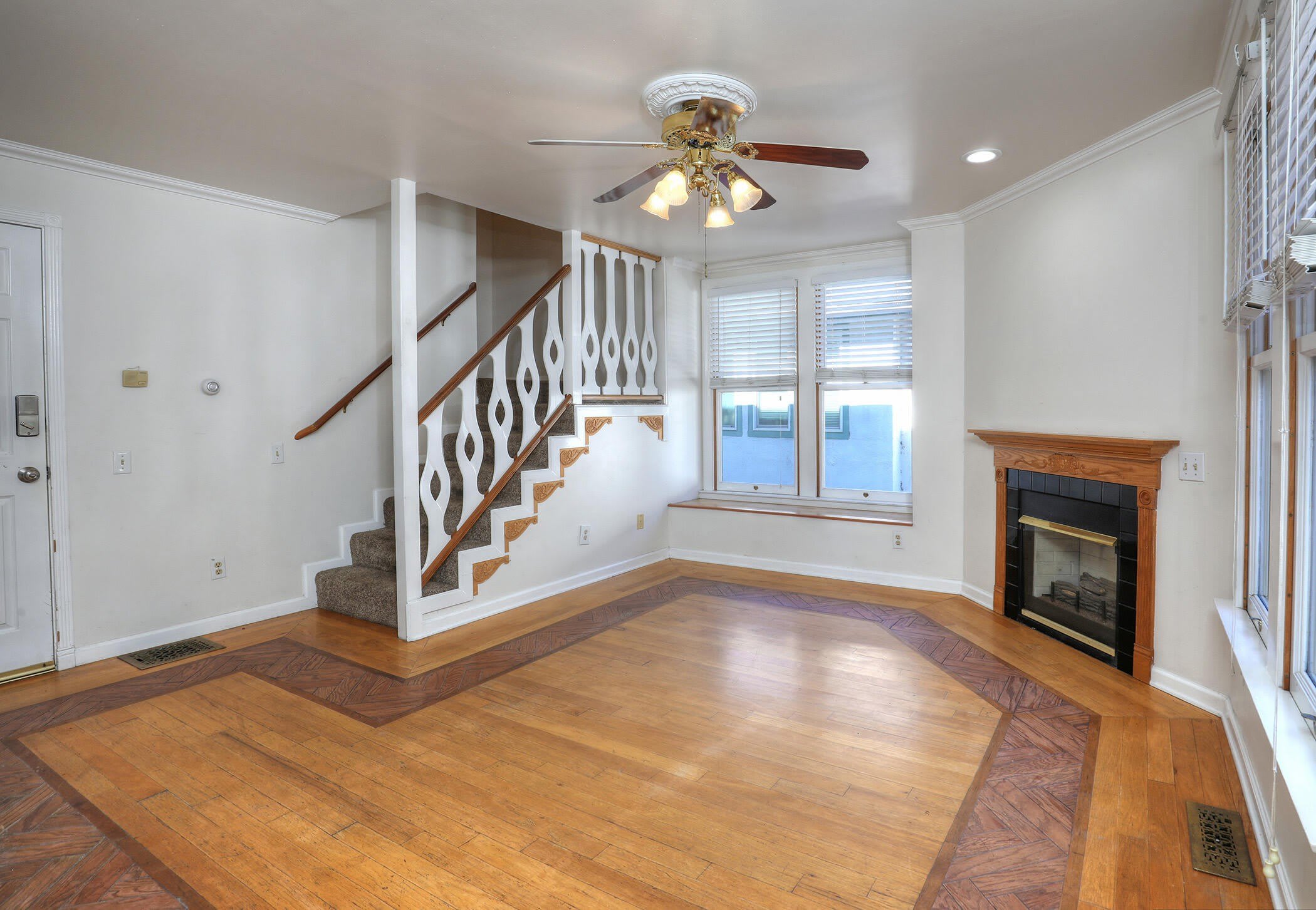 1513 De La Vina Street – photo 2