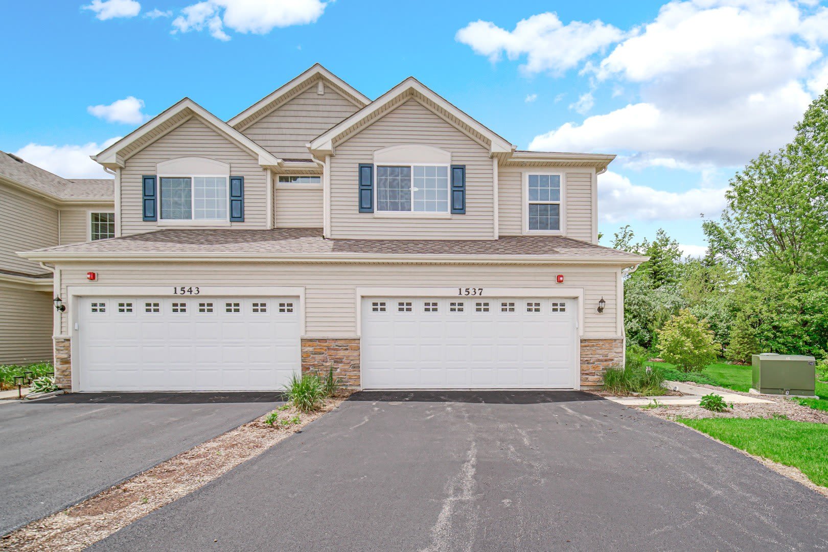 1537 Kraft Avenue – photo 1
