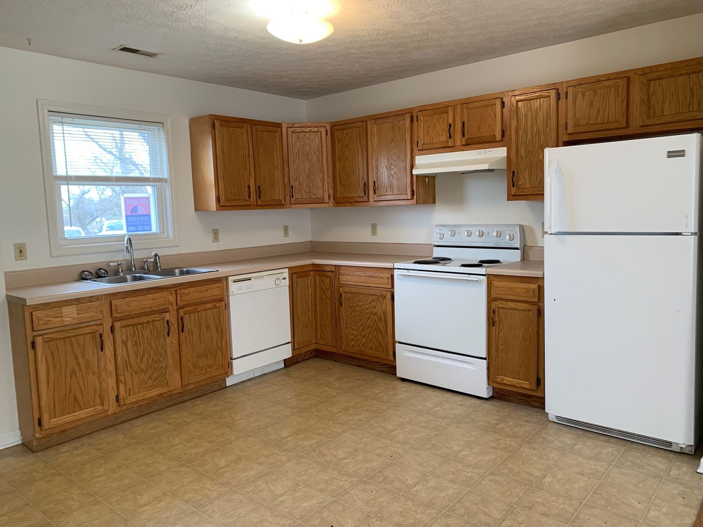 3 Bedroom 2.5 Bath Townhouse – photo 2