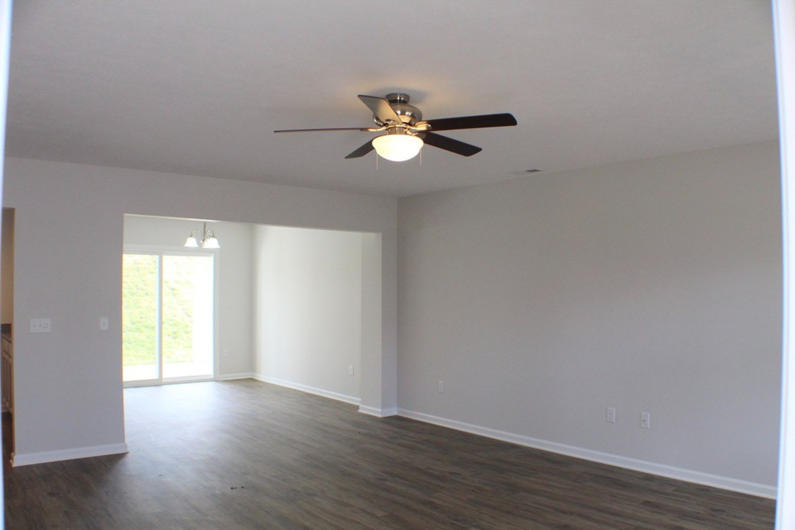 Spacious 3-Bedroom Townhome for Rent – Steps from Sentara RMH! – photo 2