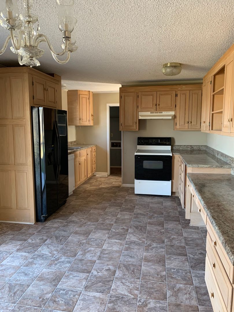 *MOVE IN SPECIAL* 1/2 OFF FIRST MONTHS RENT* 3 Bedroom 1.5 Bath House – photo 3