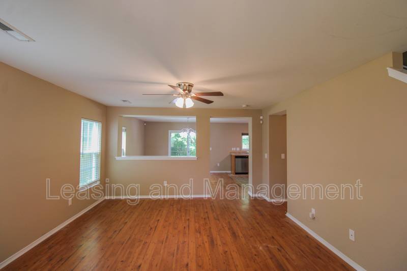 8811 Kellum Drive – photo 4