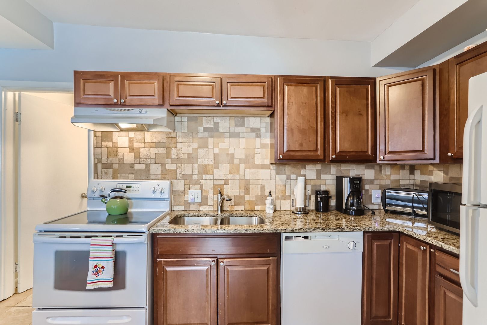Downtown Tranquility: 2BDR Escape in Lafayette – photo 2