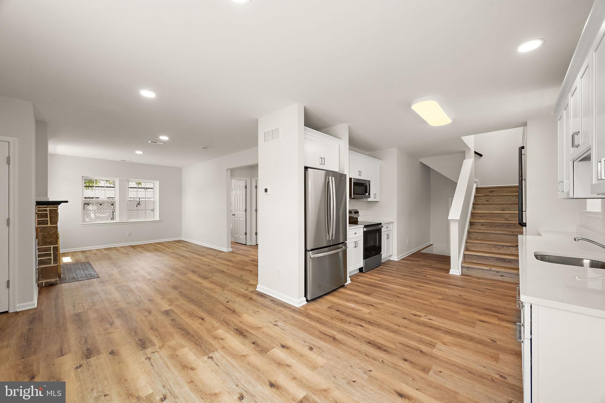401 S MARYLAND Avenue – photo 2