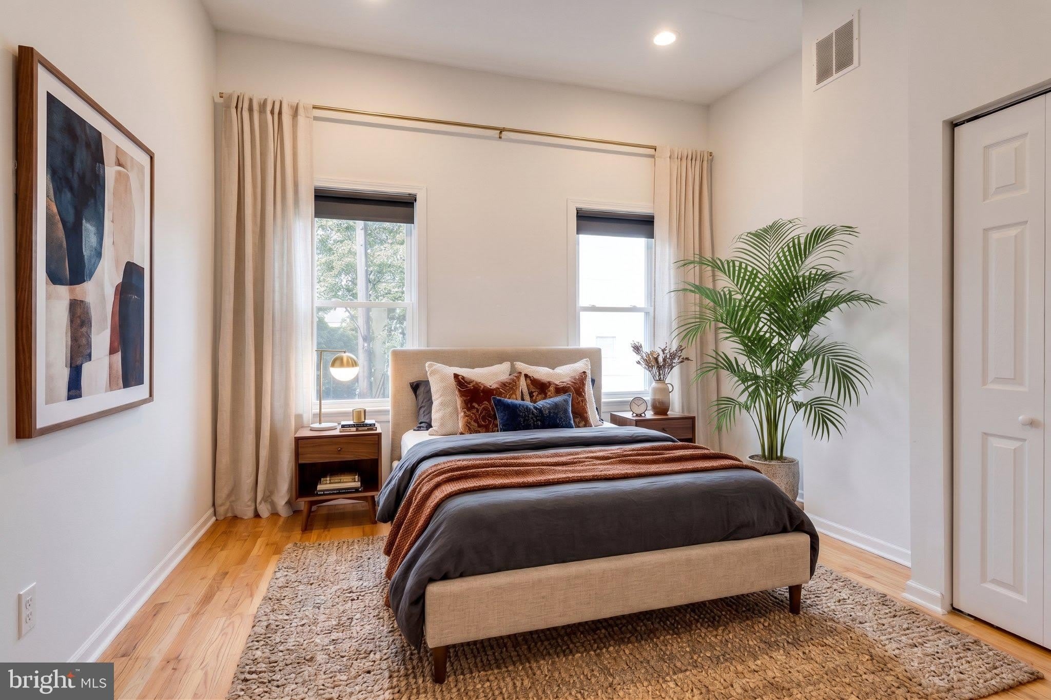 1517 S LECOUNT Street – photo 2
