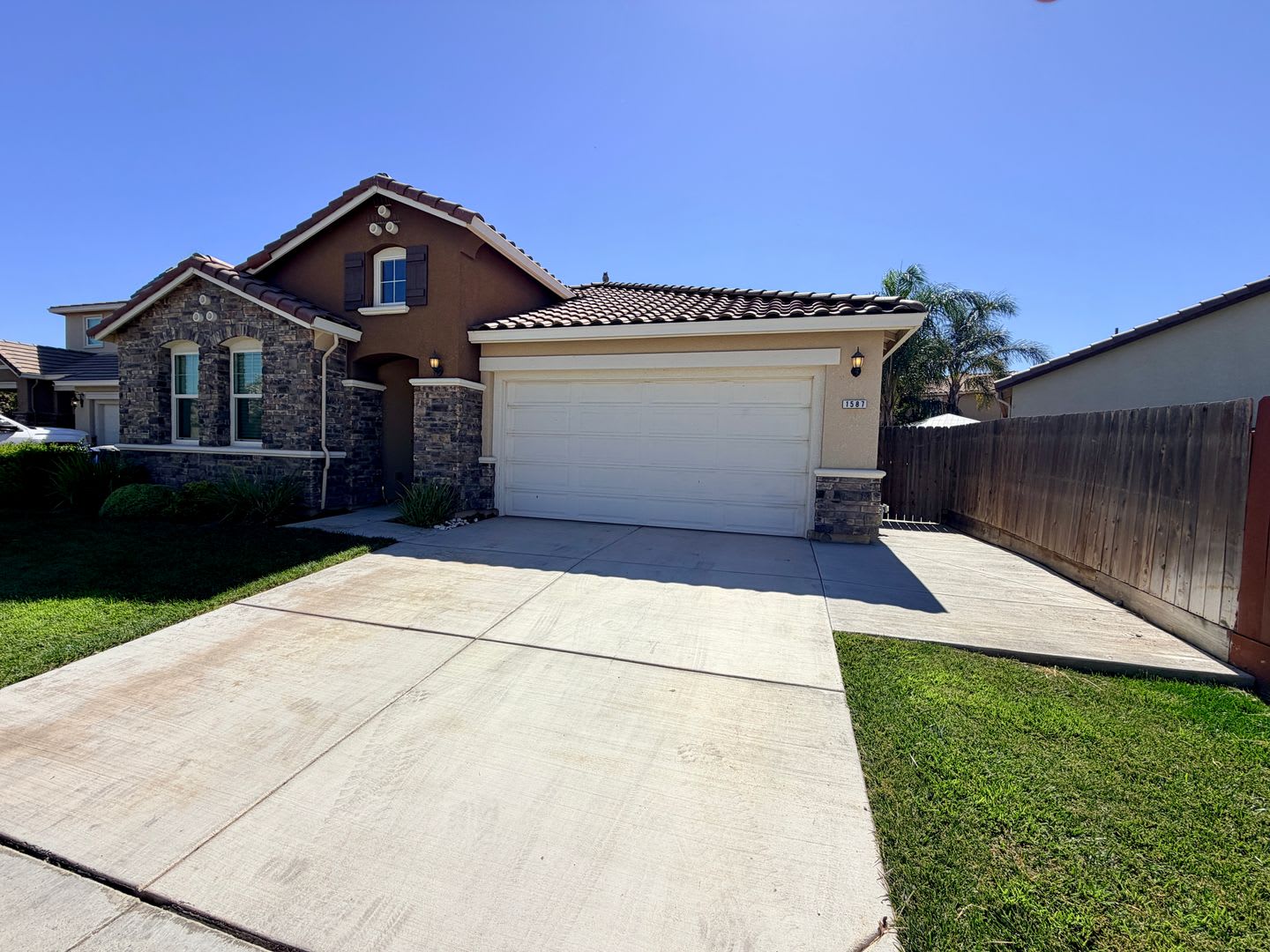 1587 Manzanita Way 4 Beds 3 Baths Landscaped Backyard Yard Service Included – photo 4