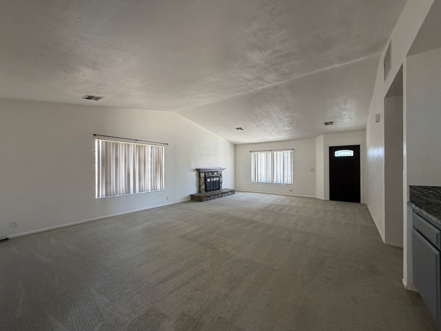 Beautiful 3 Bedroom House Located on Calico Lake – photo 5