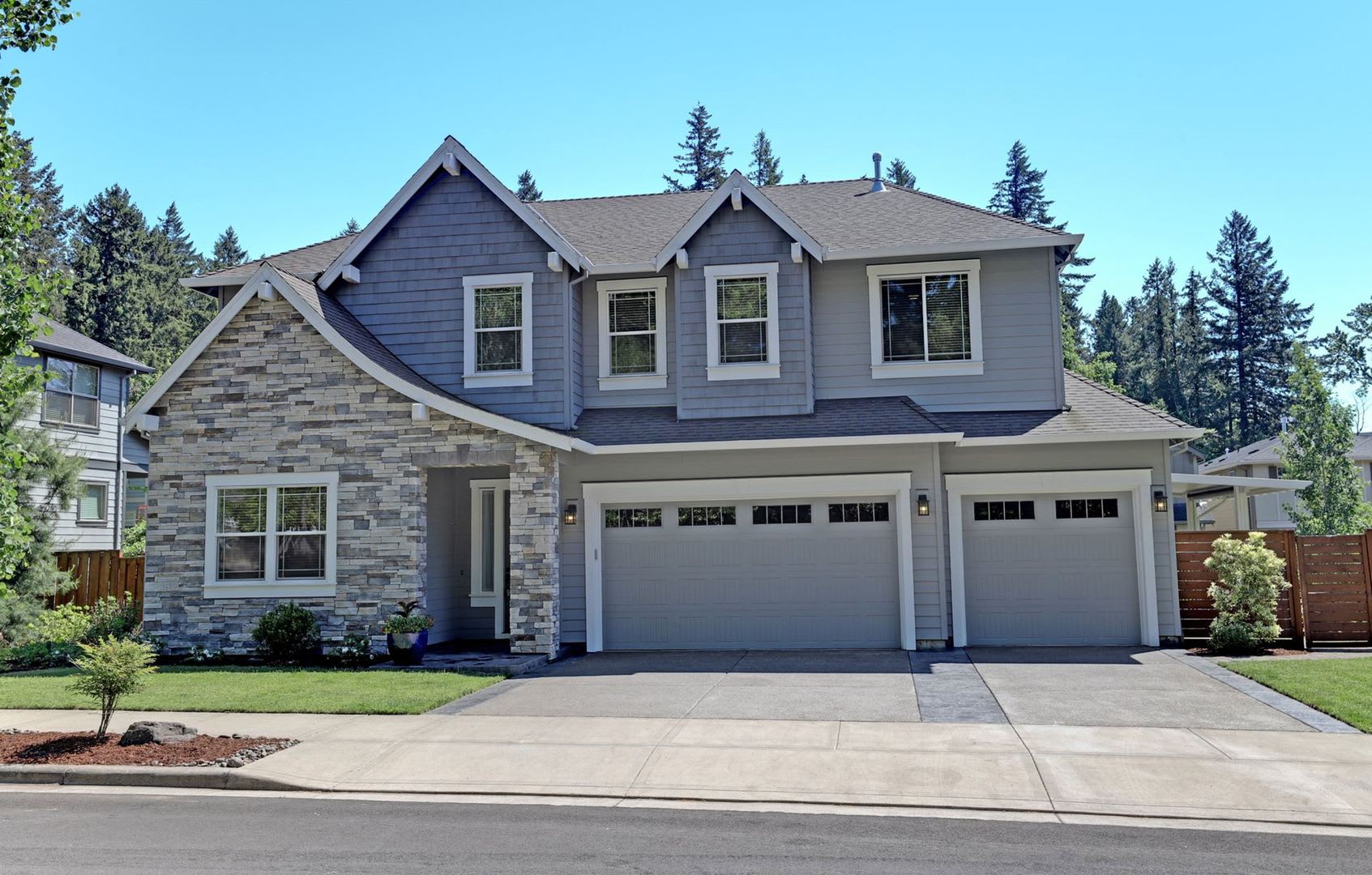 5Br 3Ba Craftsman W Main Level Bedroom Full Bath Extra Deep 3 Car Garage Covered Deck Portland West Haven – photo 1