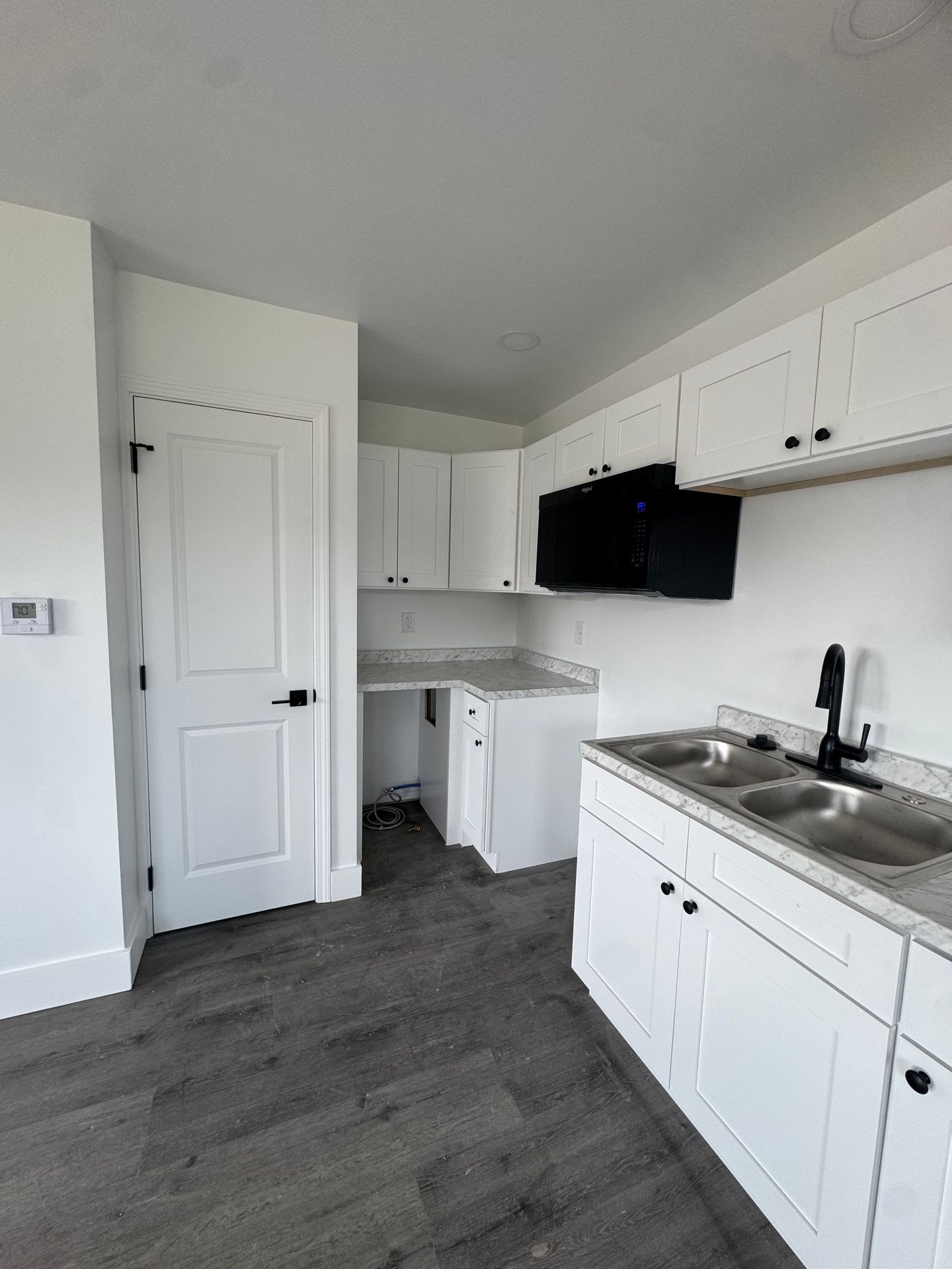 1 Bed, 1 Bath Apartment – photo 2