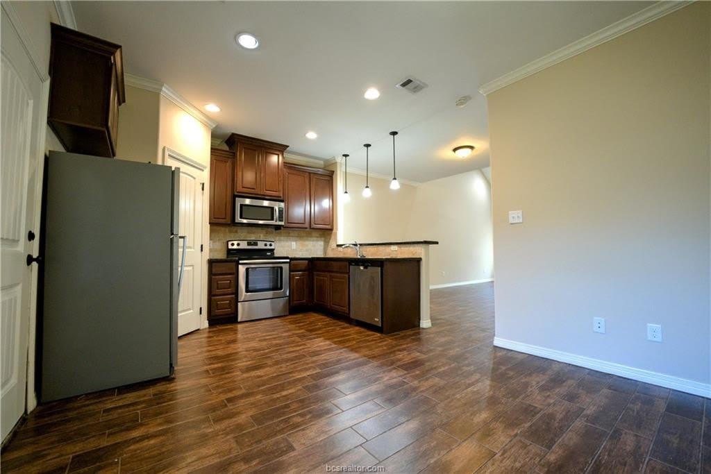 402 Nimitz Street – photo 4