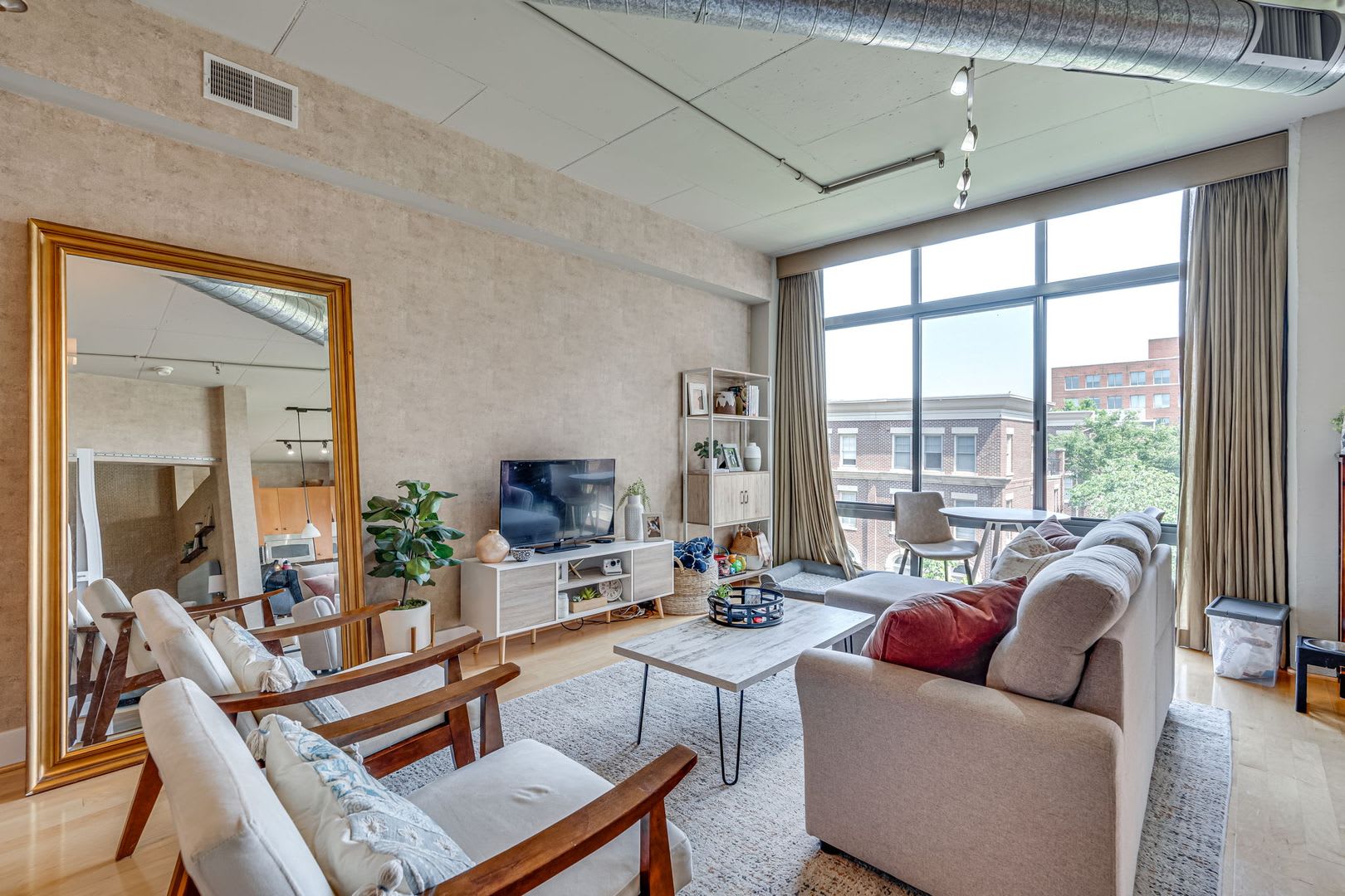 Modern Condo In Old Town Alexandria – photo 3