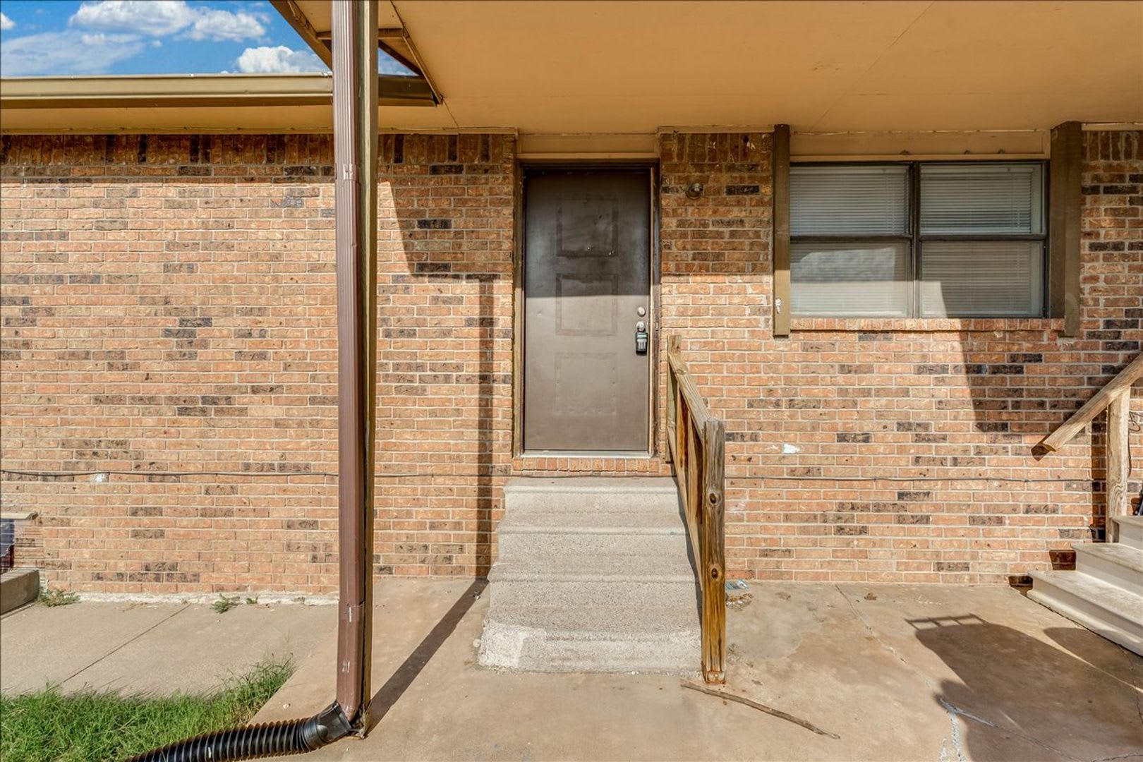Move in Ready 3 Bedroom 2 Bathroom House! – photo 2