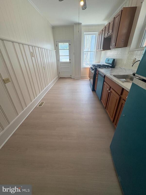 604 Hunter Street – photo 2